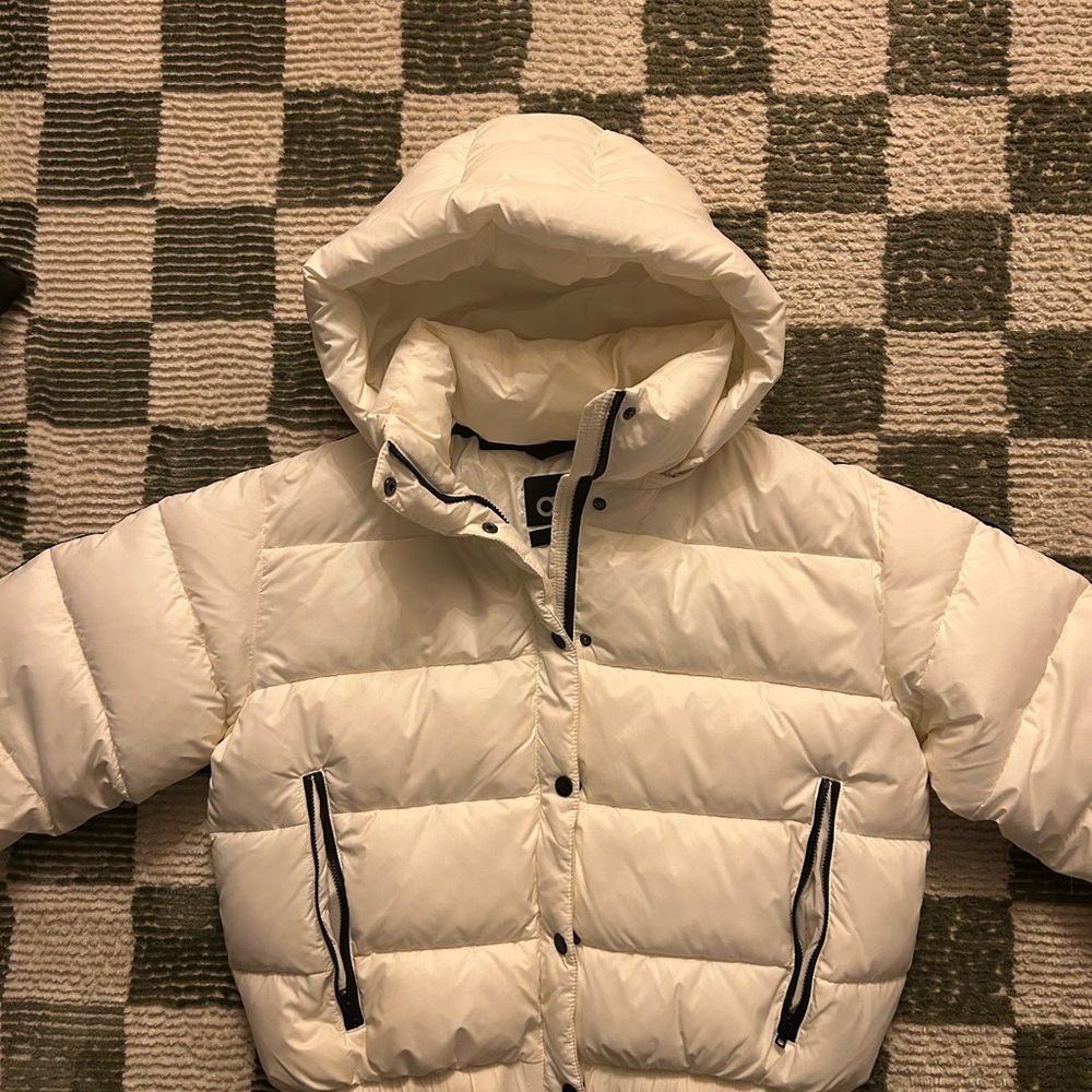 ALO Yoga Women's White Puffer Jacket